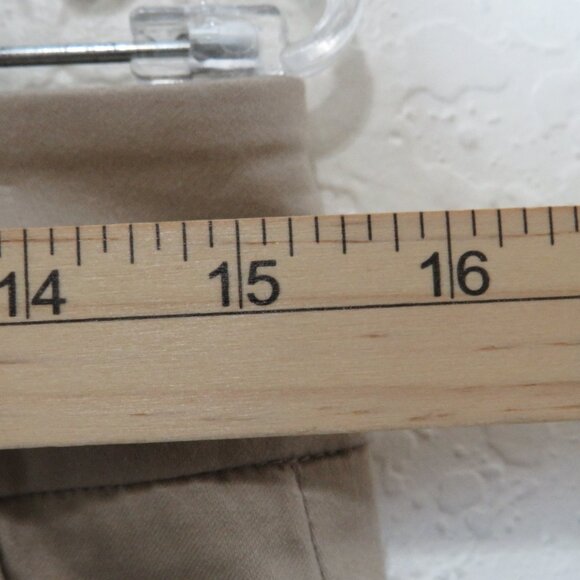 New York & Company* Women's 2" Belt Loop Multipocketed Khaki Chino Shorts~Size 2 - Picture 5 of 10